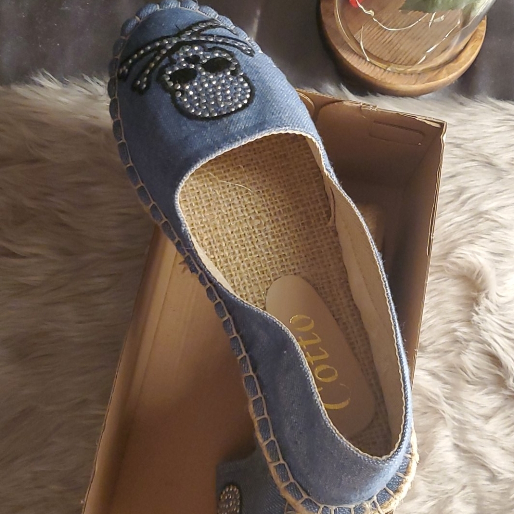 Shoes - Picture 4 of 6
